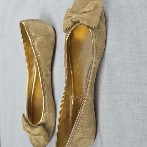 COACH Gold Flats With Bow Size 7.5 7 1/2 - Picture 13 of 15